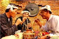 Báo nước ngoài viết về văn hóa uống rượu của người Việt